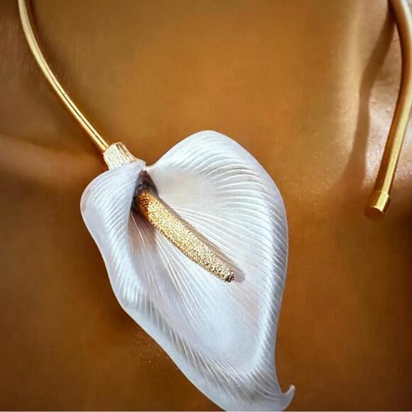 Elegant Calla Lily Flower Open Cuff Design Choker Necklace NWOT - Picture 7 of 8